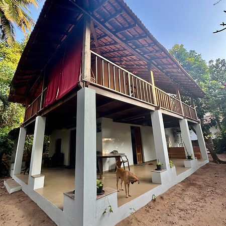 The Sunset Chalet Анджуна Екстериор снимка