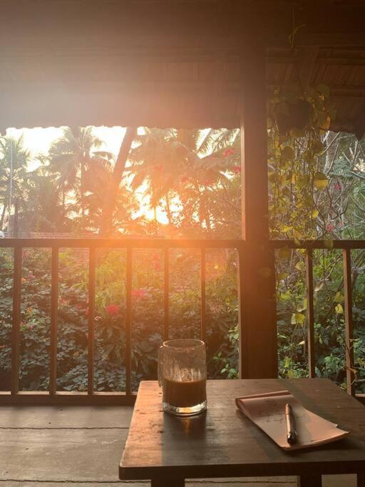 The Sunset Chalet Анджуна Екстериор снимка